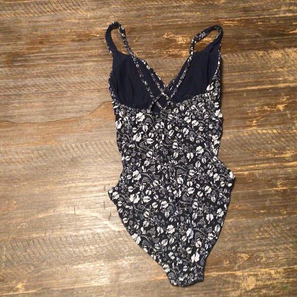 Women’s One Piece Flowery Swimsuit Large - Picture 2 of 2